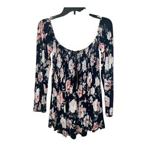 Urban Girl Floral Print Long Sleeve Women's Blouse size Small Ruching to bodice